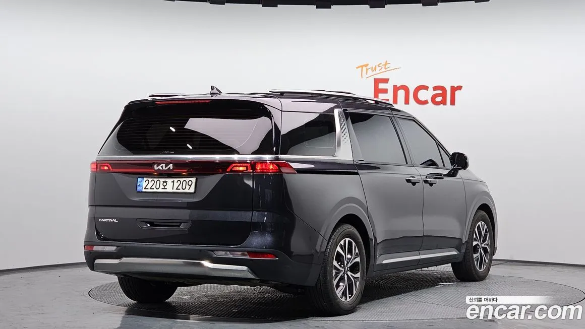 Kia Carnival — фото 10