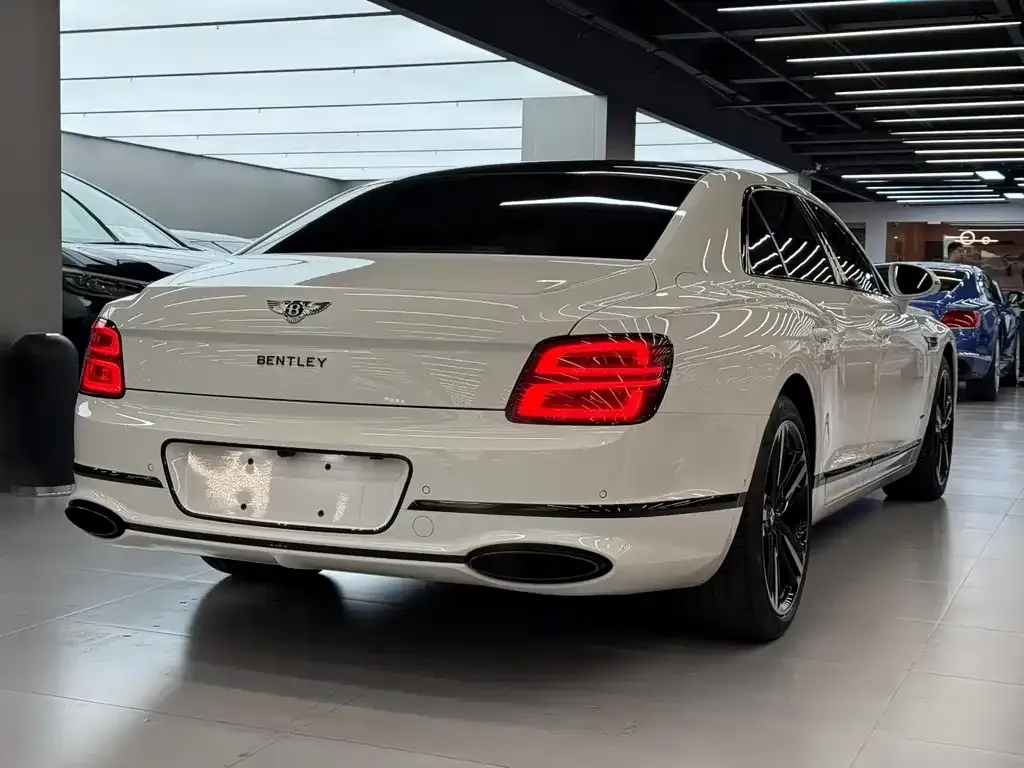 Bentley Flying Spur — фото 5