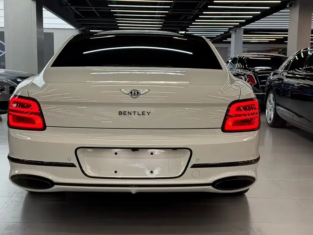 Bentley Flying Spur — фото 2