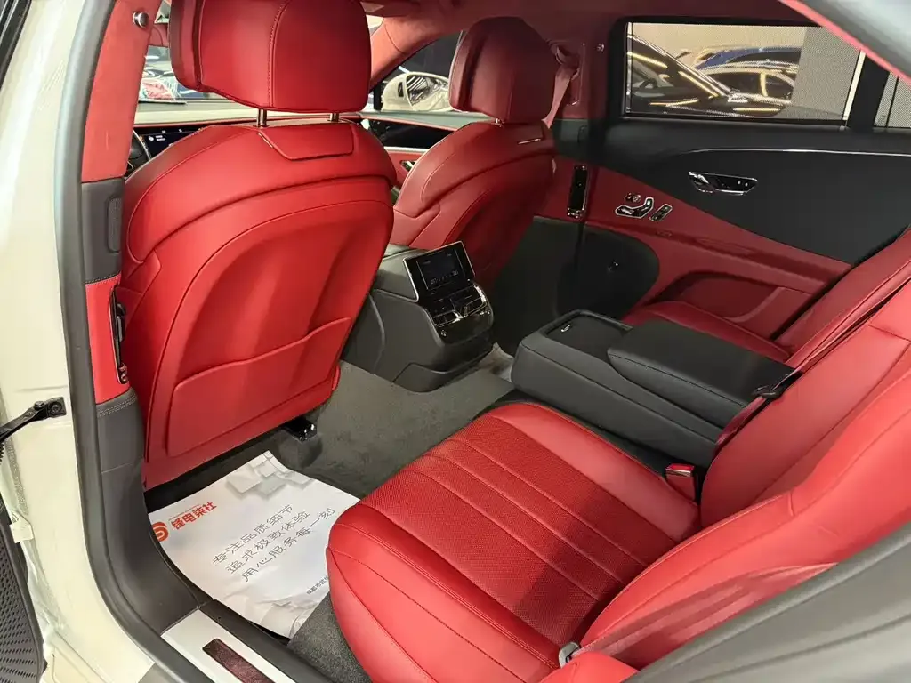 Bentley Flying Spur — фото 3