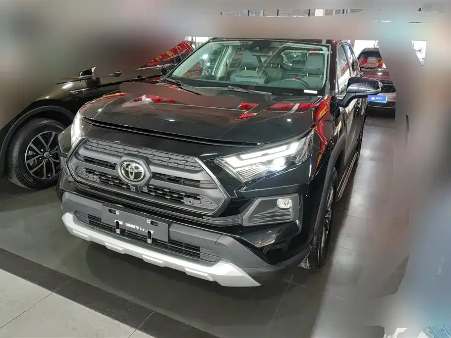 Toyota RAV4 — фото 1