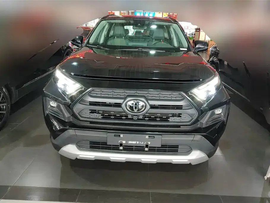 Toyota RAV4 — фото 8