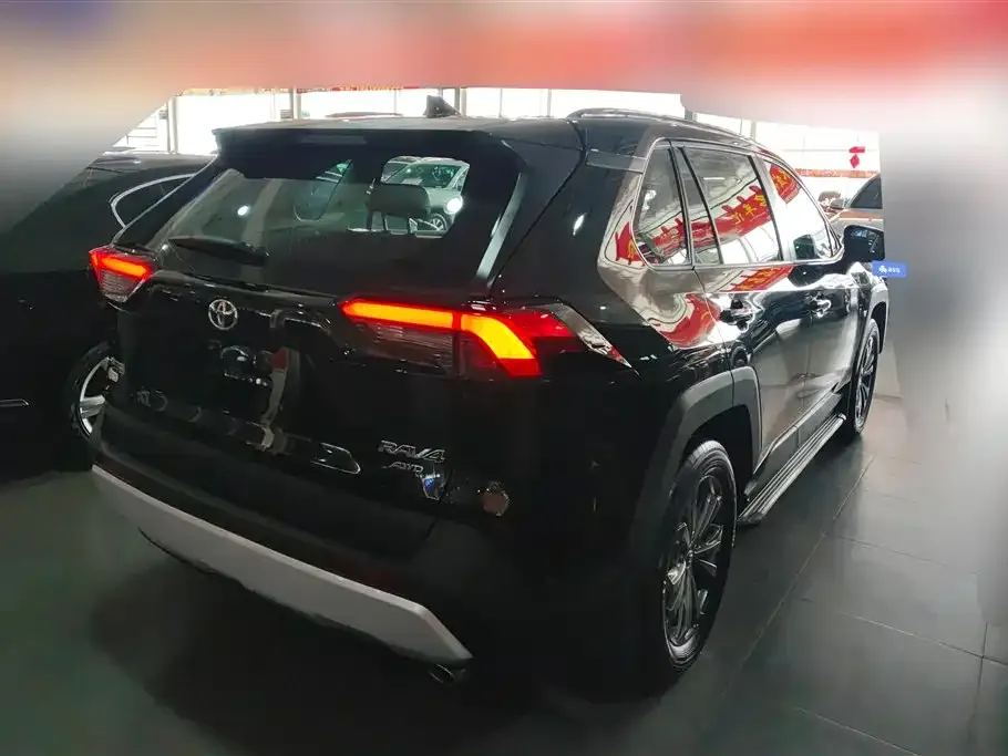 Toyota RAV4 — фото 7