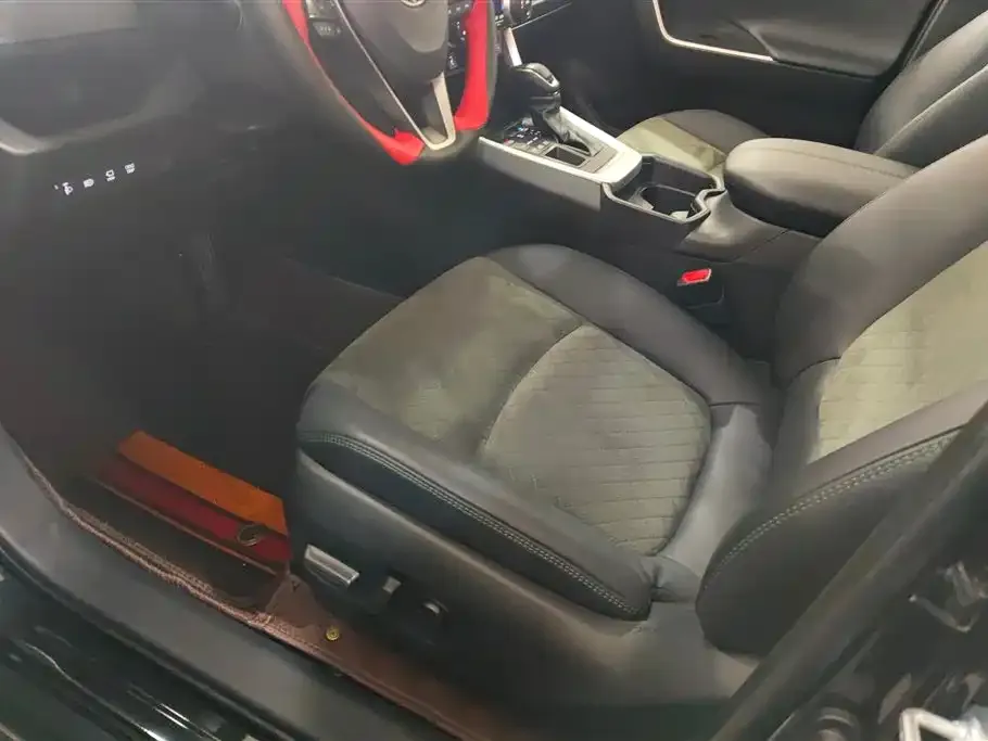 Toyota RAV4 — фото 2