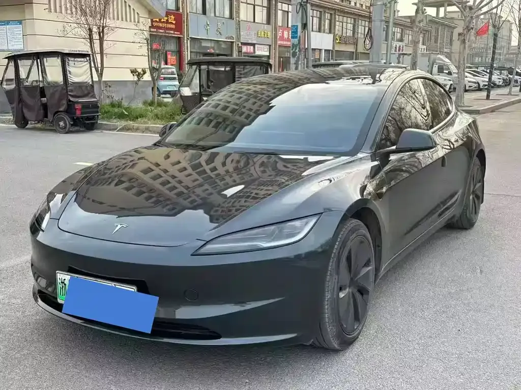 Tesla Model 3 — фото 1