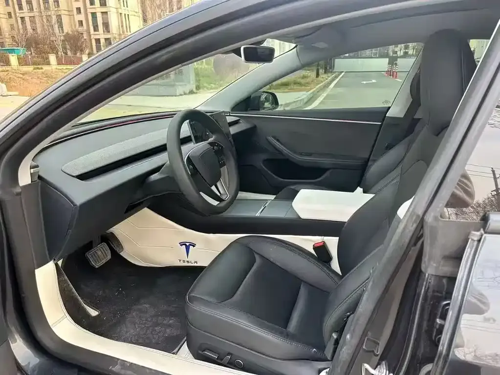 Tesla Model 3 — фото 4