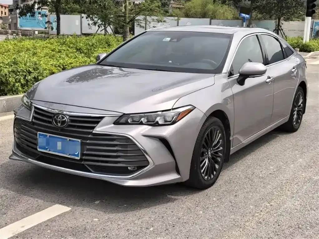 Toyota Avalon — фото 1