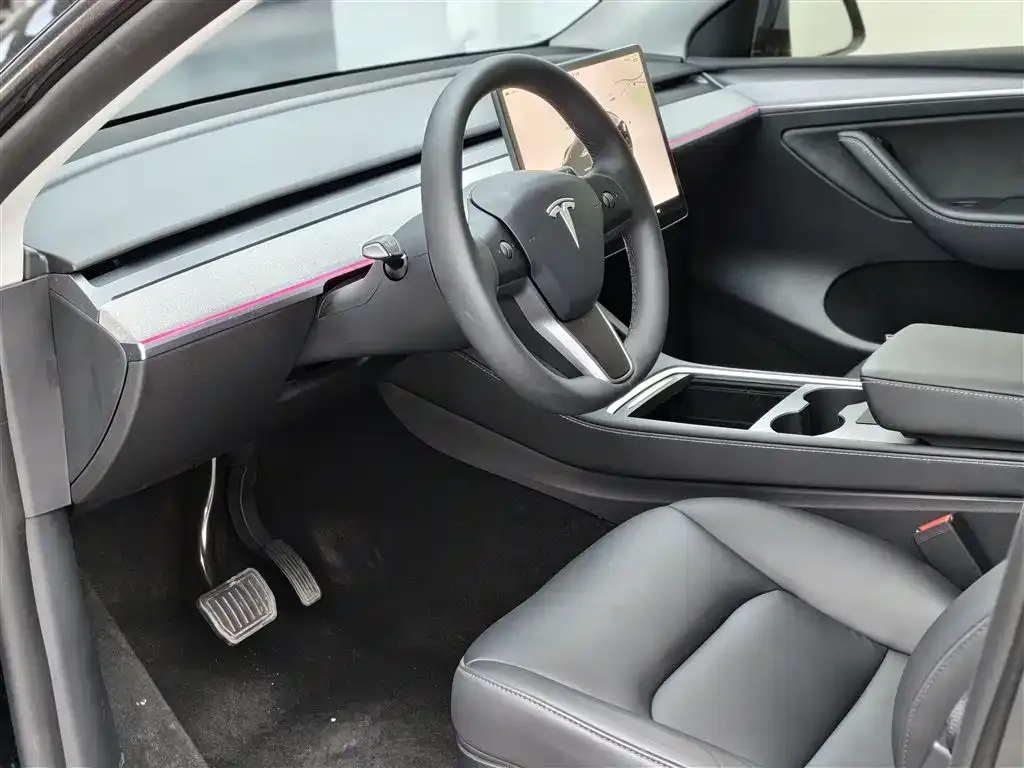 Tesla Model Y — фото 7