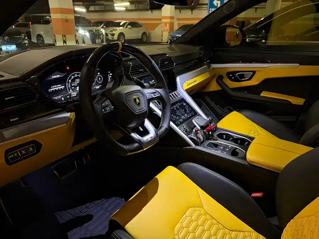 Lamborghini Urus — фото 3