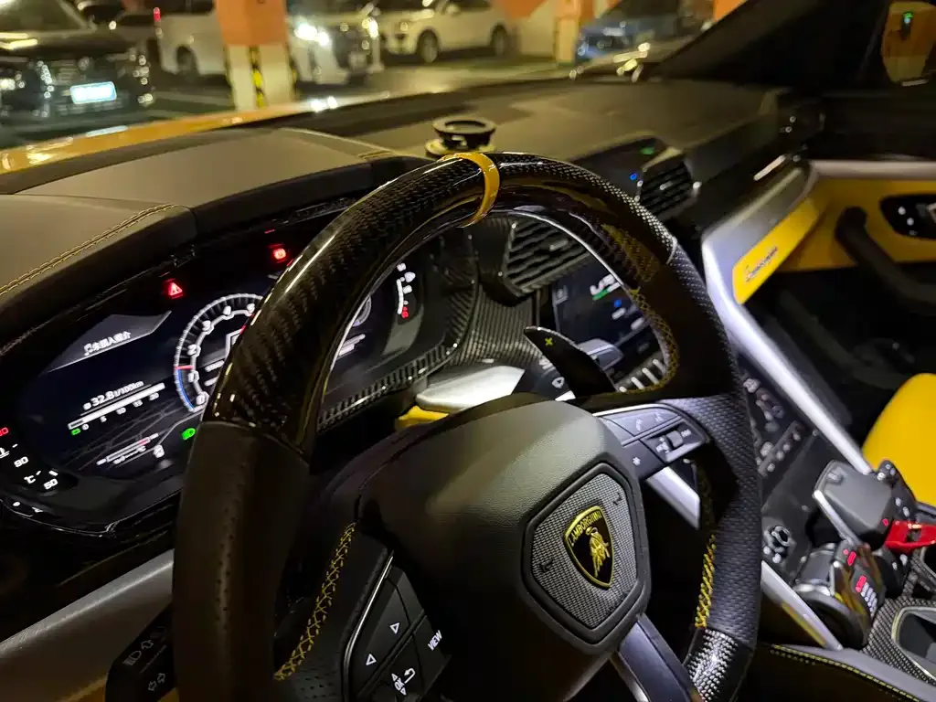 Lamborghini Urus — фото 6