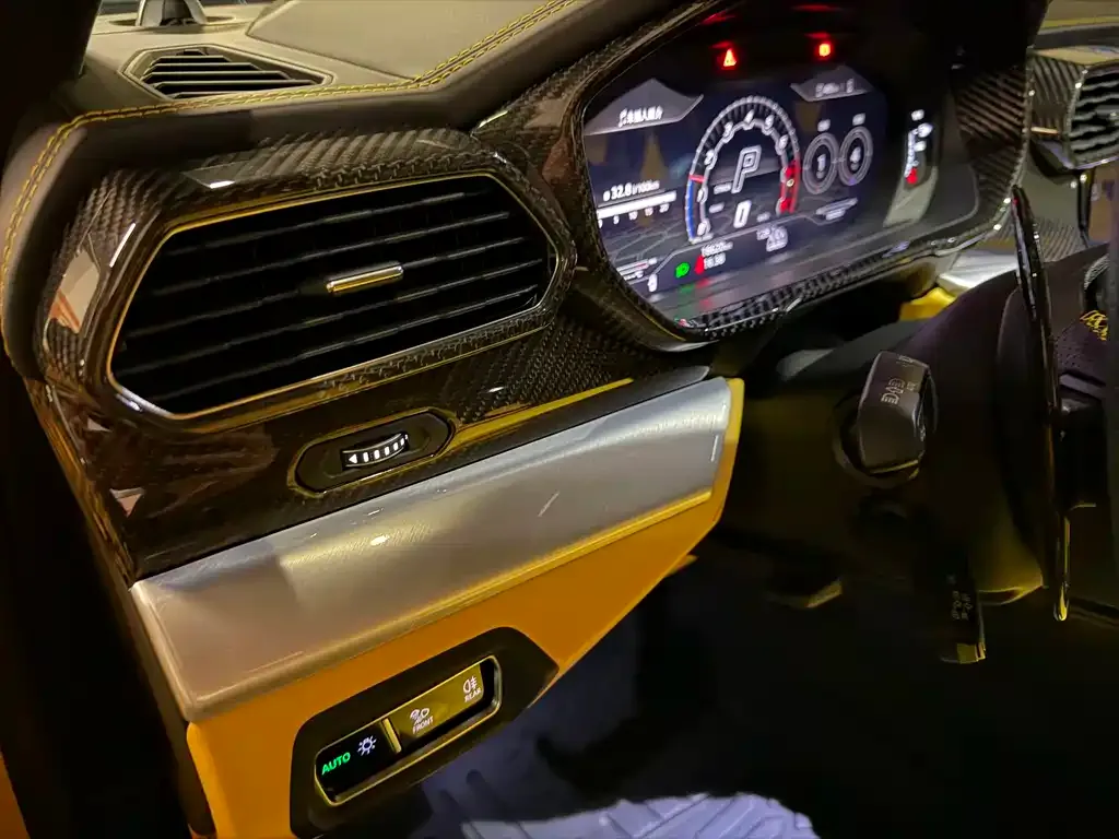 Lamborghini Urus — фото 9