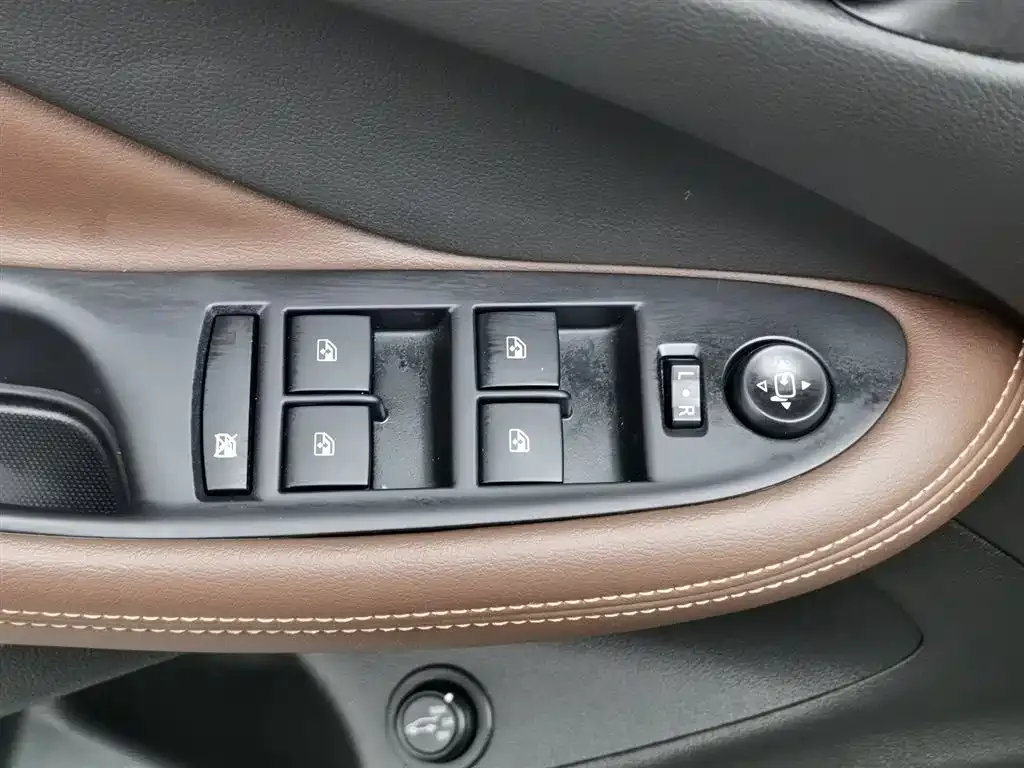 Buick Envision Plus — фото 7