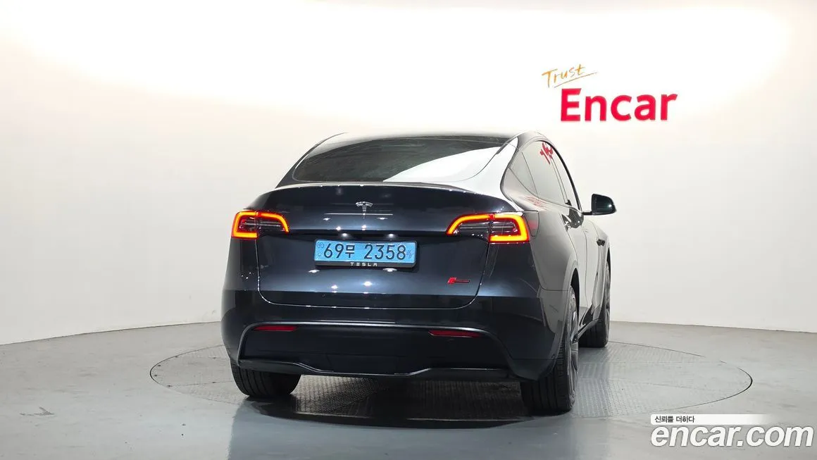 Tesla Model Y — фото 8