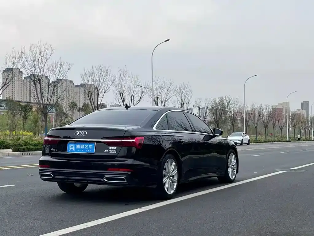 Audi A6L — фото 8
