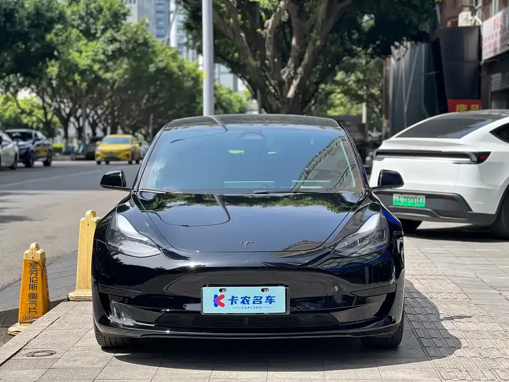 Tesla Model 3 — фото 1
