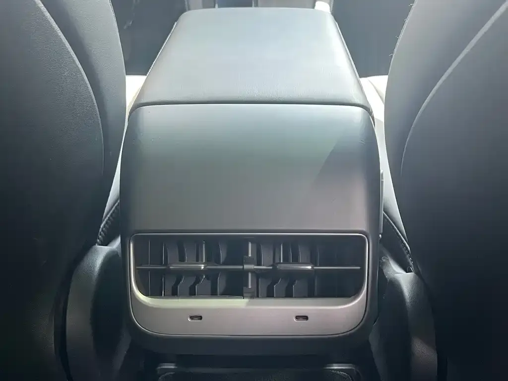Tesla Model 3 — фото 7