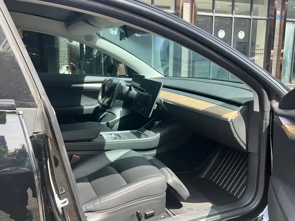 Tesla Model 3 — фото 3