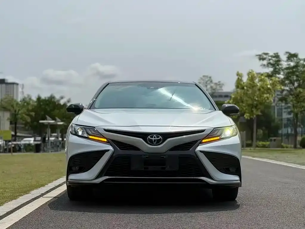 Toyota Camry — фото 6