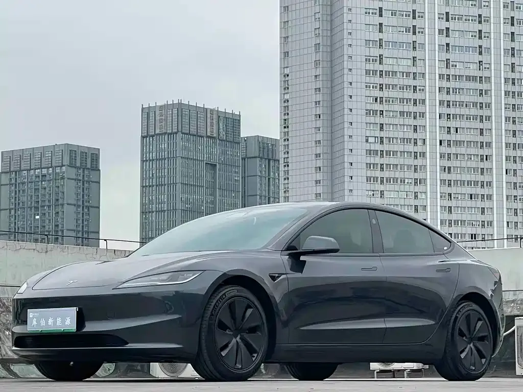 Tesla Model 3 — фото 1
