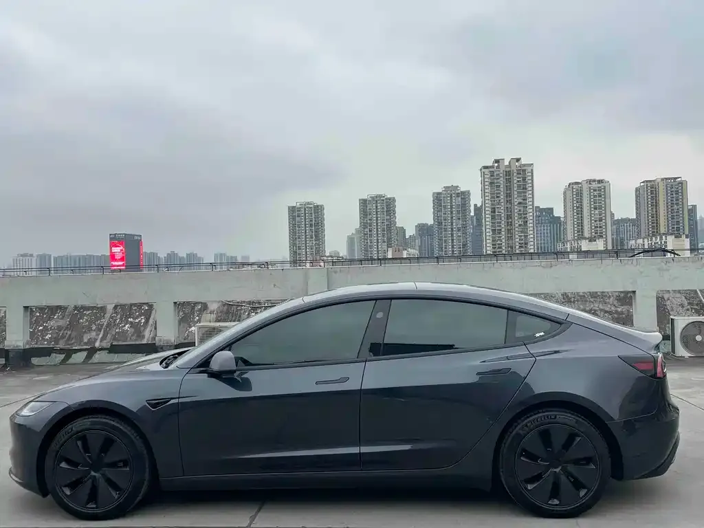 Tesla Model 3 — фото 3