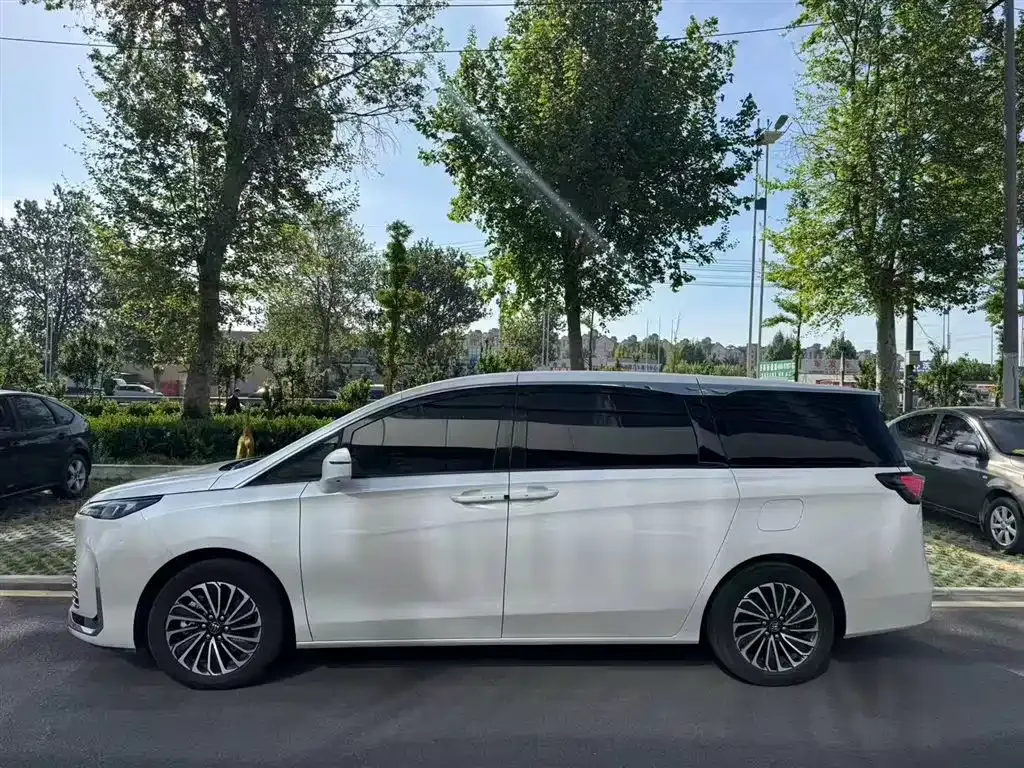 Buick GL8 Hybrid — фото 6