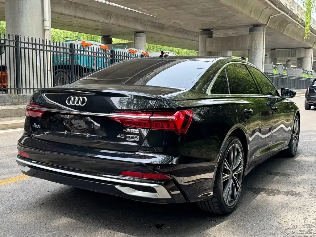 Audi A6L — фото 7