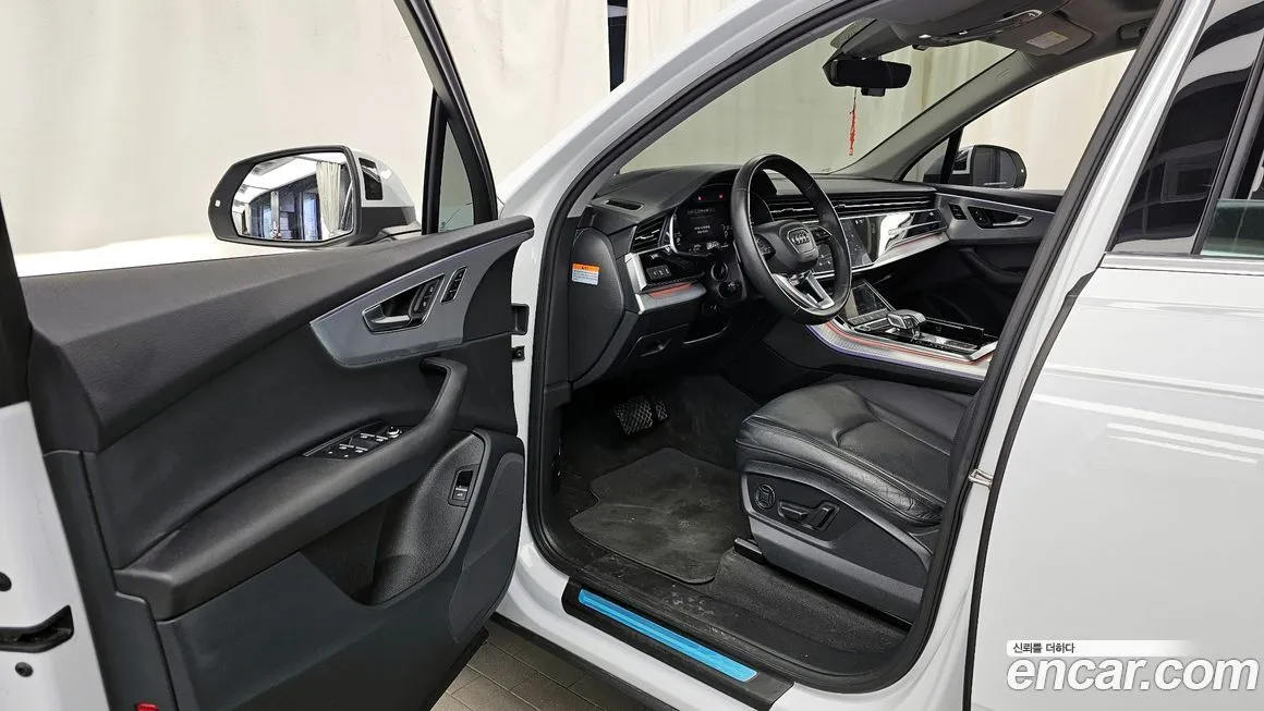 Audi Q7 2021 из KR, фото 8