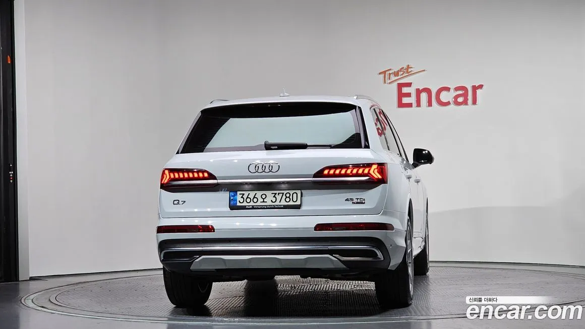 Audi Q7 2021 из KR, фото 2