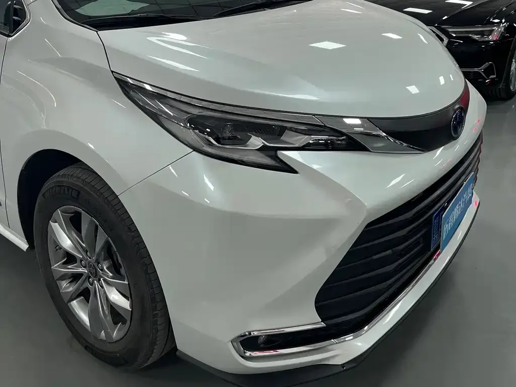 Toyota Sienna — фото 7