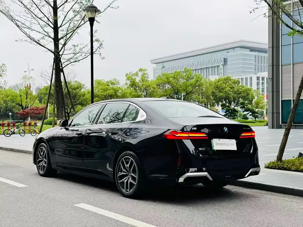 BMW i5 — фото 9