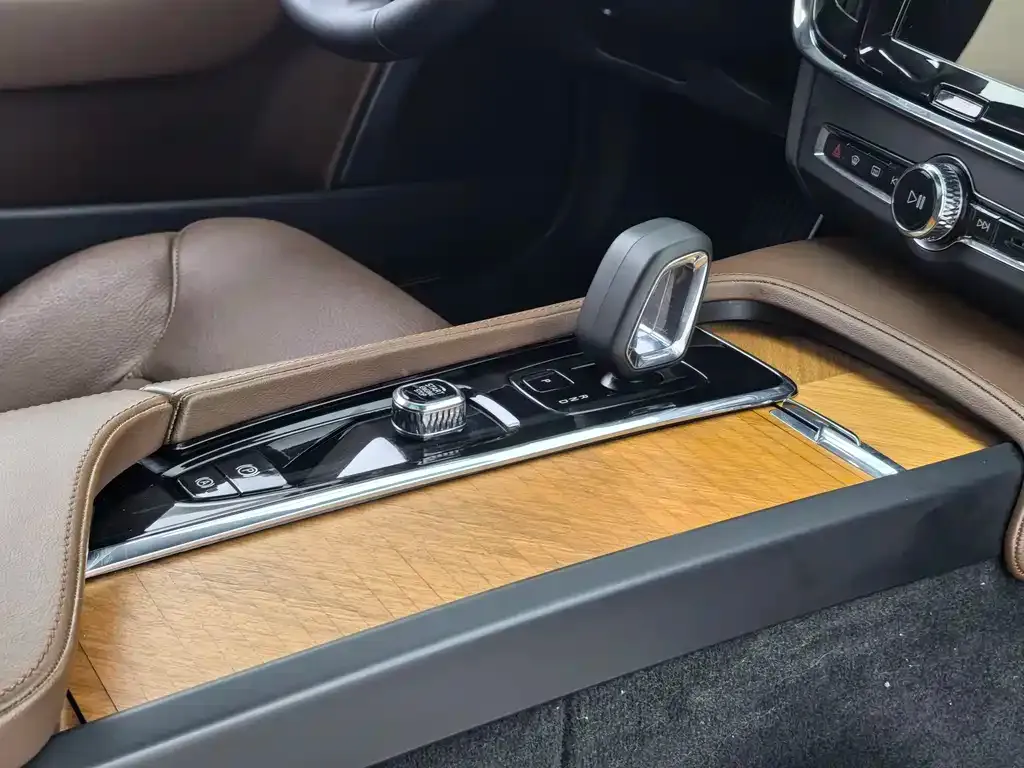 Volvo S90 — фото 10