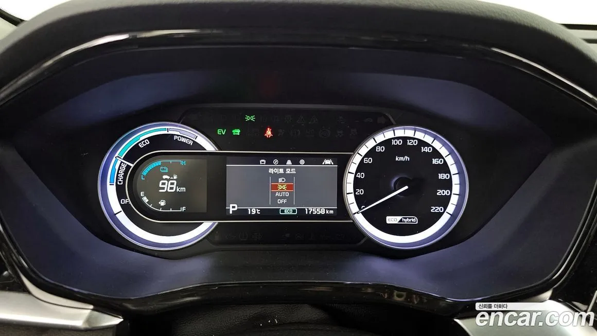 Kia Niro — фото 9