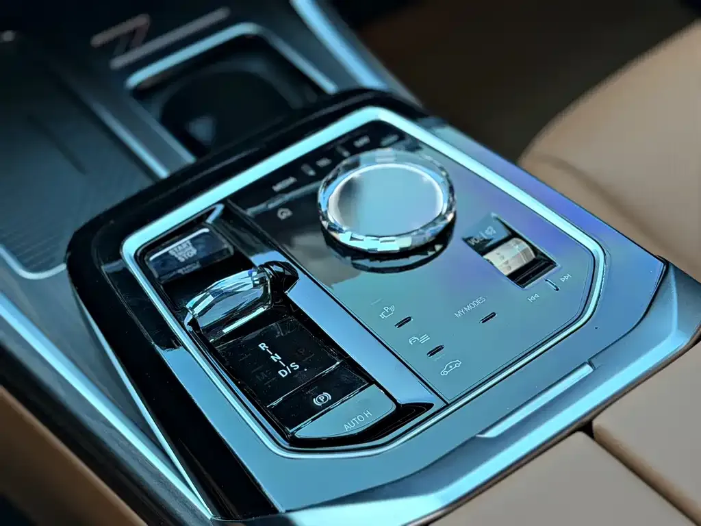BMW 7 Series 2024 из CN, фото 3