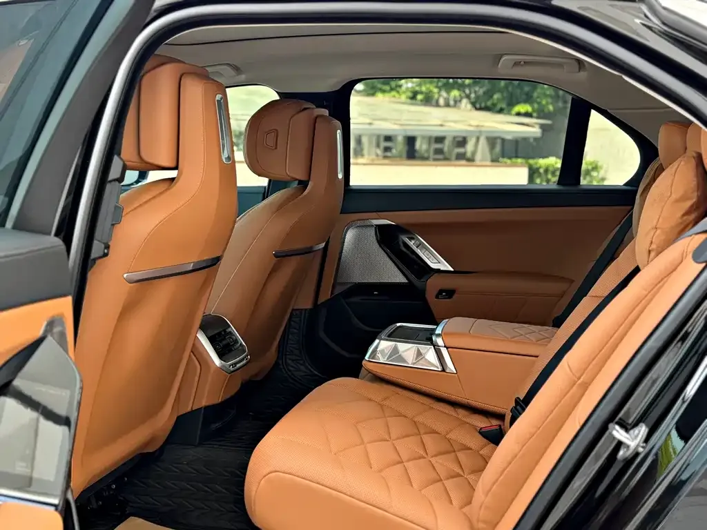 BMW 7 Series 2024 из CN, фото 8