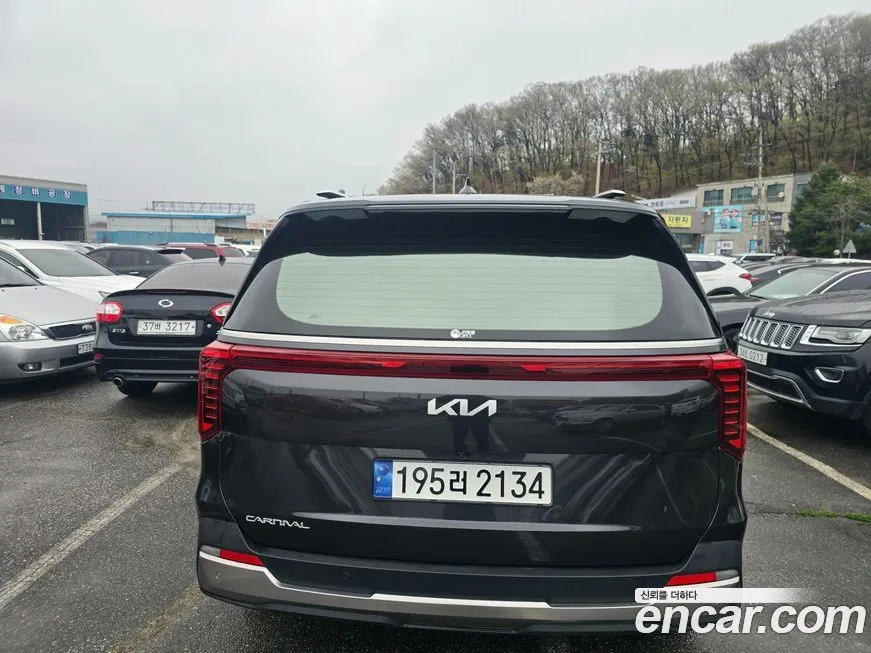 Kia Carnival — фото 4