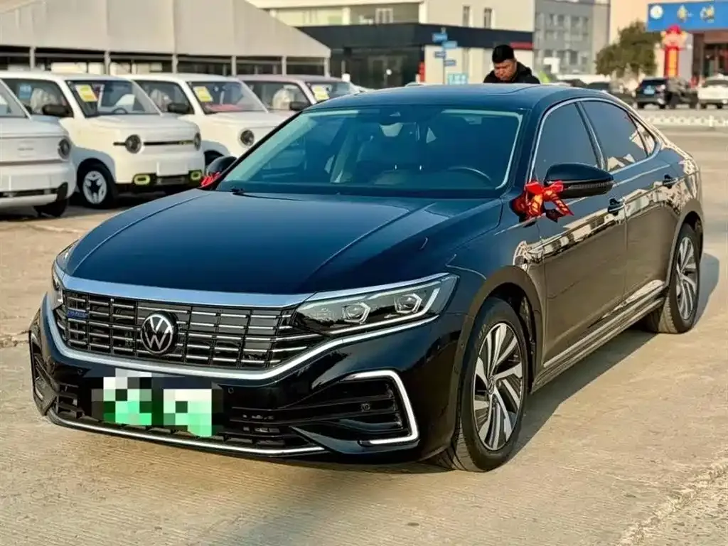 Volkswagen Passat New Energy — фото 1