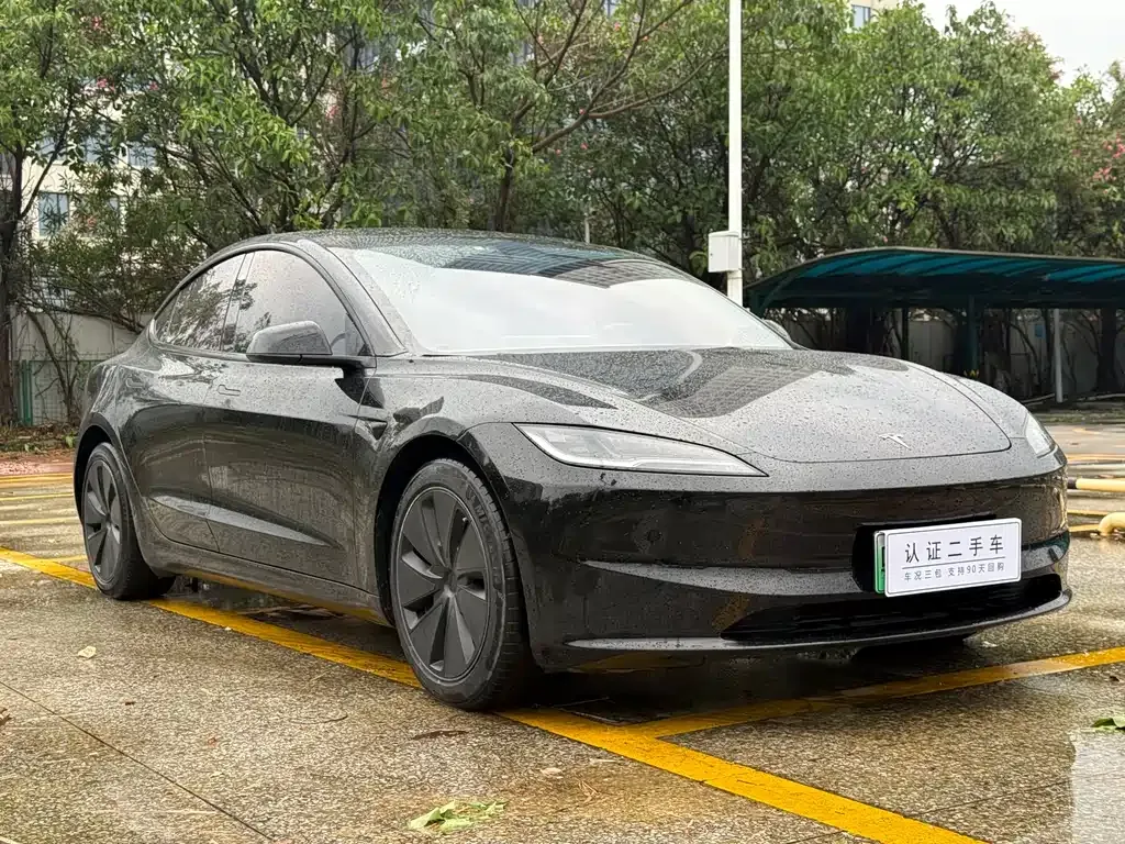 Tesla Model 3 — фото 9