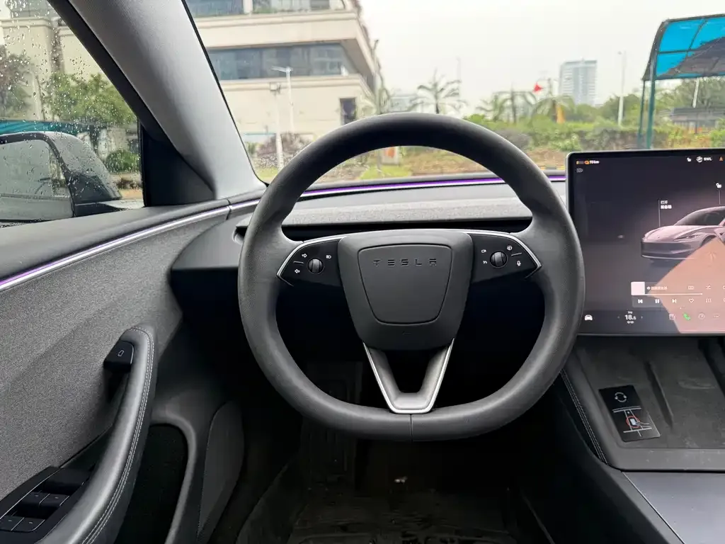 Tesla Model 3 — фото 3