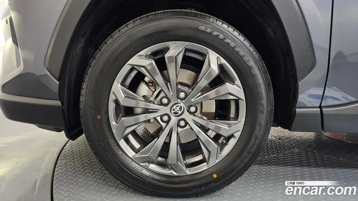 Toyota RAV4 2024 из KR, фото 3