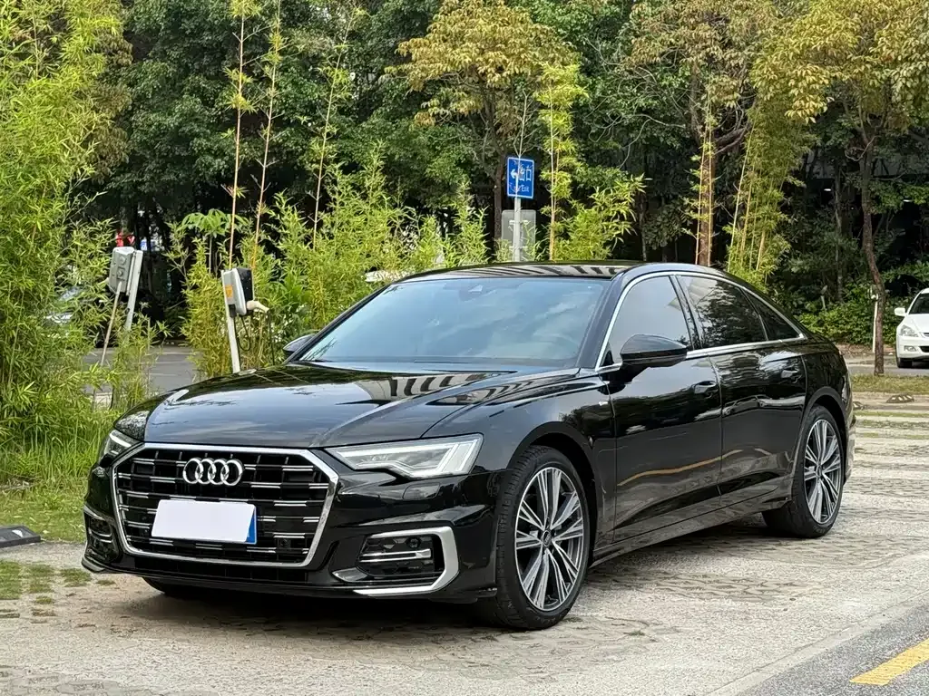 Audi A6L — фото 1