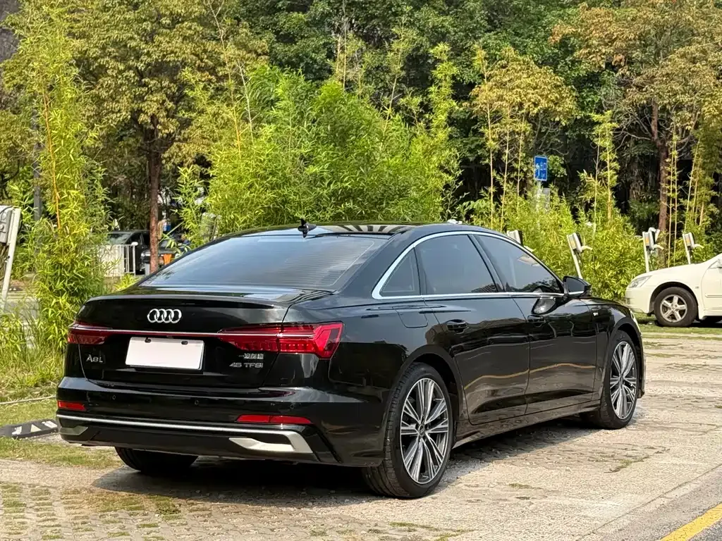 Audi A6L — фото 10