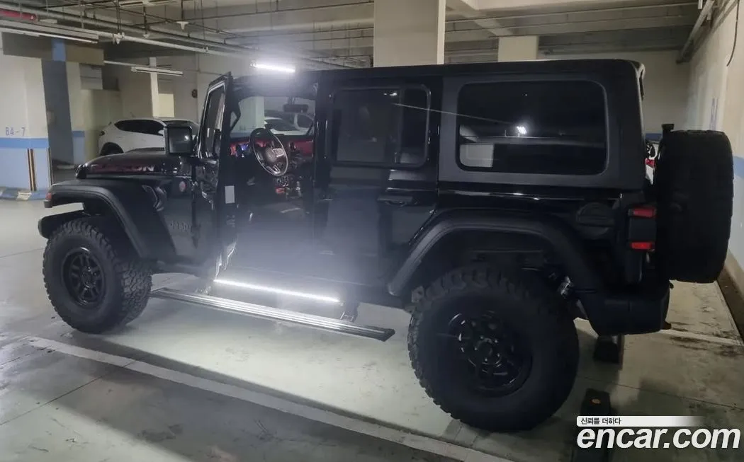 Jeep Wrangler — фото 7