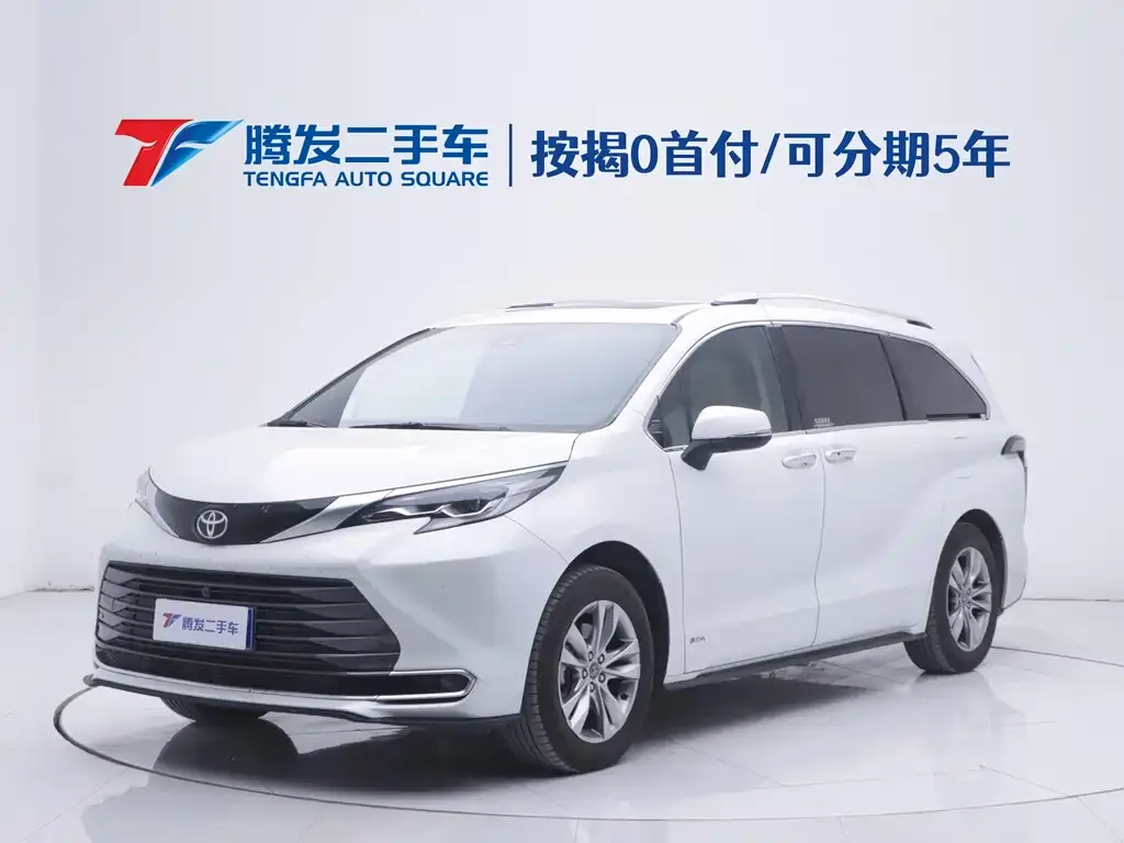 Toyota Sienna — фото 1