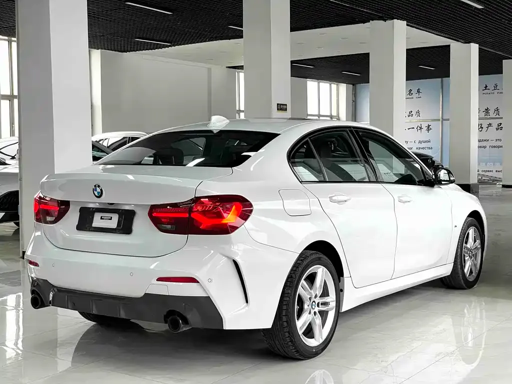 BMW 1 Series 2023 из CN, фото 8