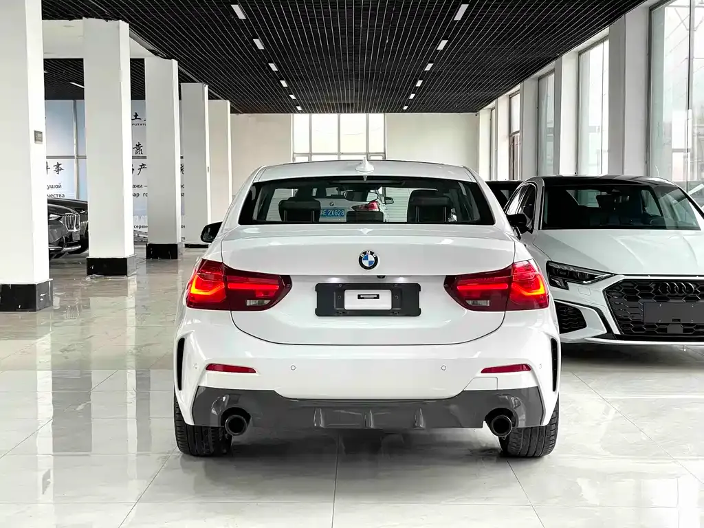 BMW 1 Series 2023 из CN, фото 3