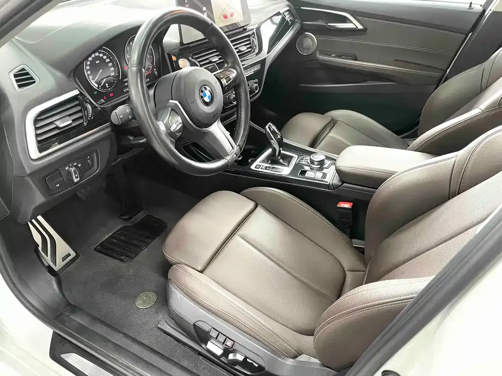 BMW 1 Series 2023 из CN, фото 2