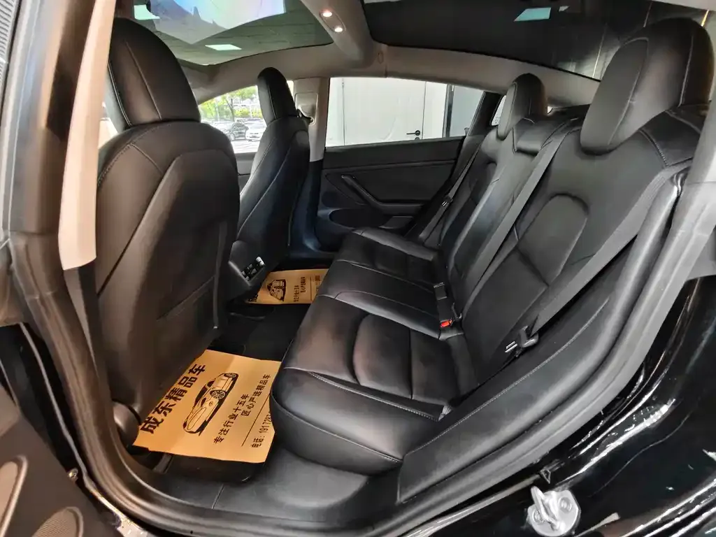 Tesla Model 3 — фото 2