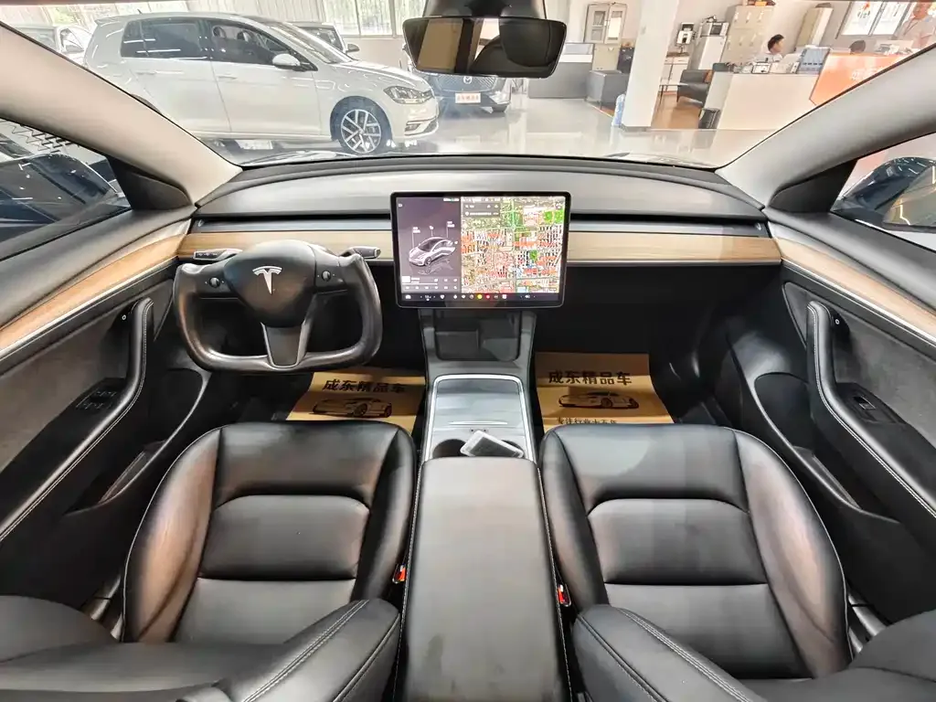 Tesla Model 3 — фото 4