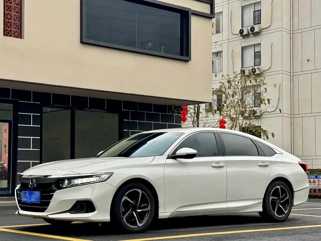Honda Accord — фото 1