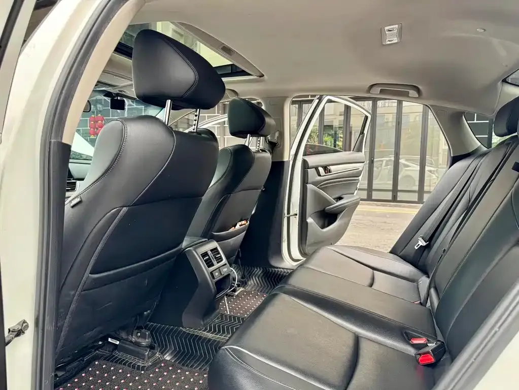 Honda Accord — фото 6